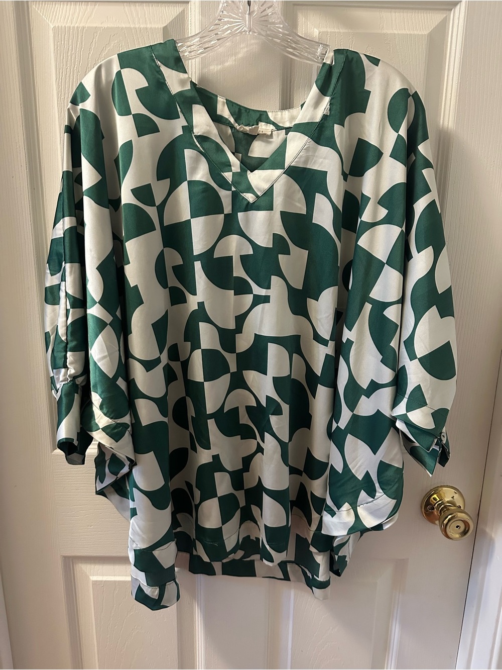 JODIFL Green and White Geometric V-Neck Blouse